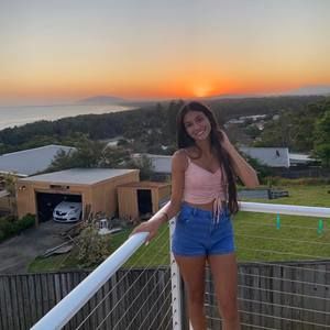 Meet your Posher, Lorraine